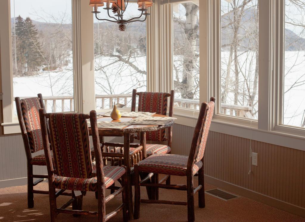 Willoughvale Inn Westmore Newport Room photo