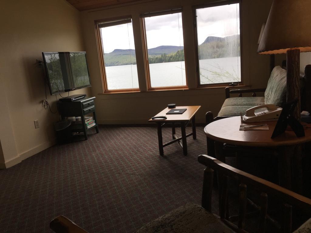 Willoughvale Inn Westmore Newport Room photo