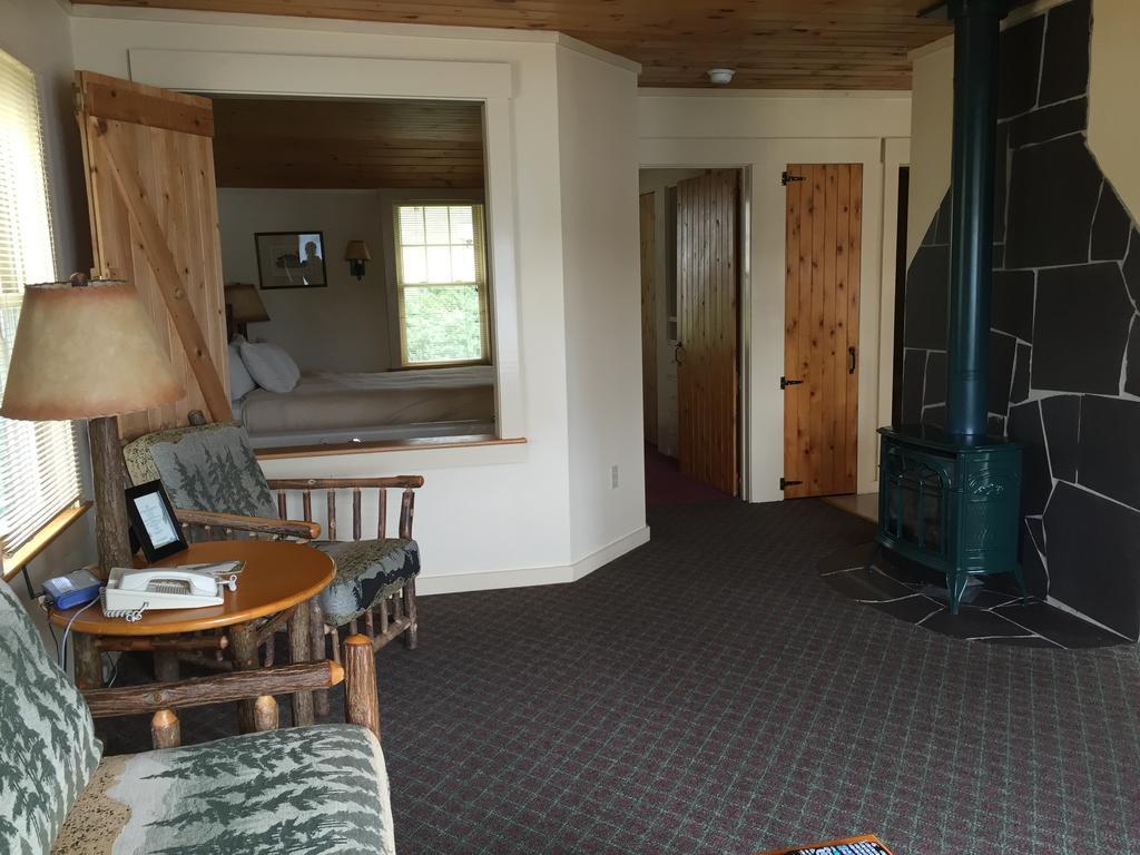 Willoughvale Inn Westmore Newport Room photo