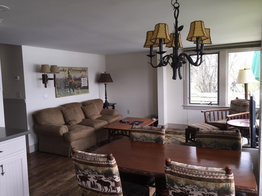 Willoughvale Inn Westmore Newport Room photo